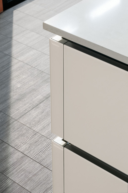 Glossy lacquered glass door