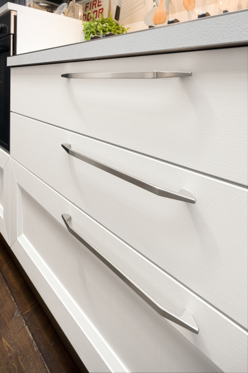 Customization is in the details. The unique look of the handle parallels the shape of the door. The final result is perfect balance between form and function.