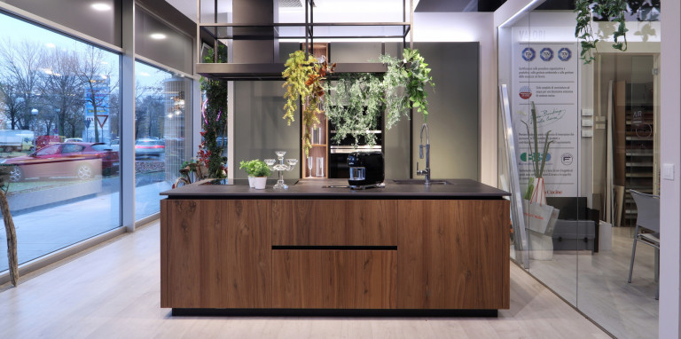 Cucina Lounge noce e laccata verde