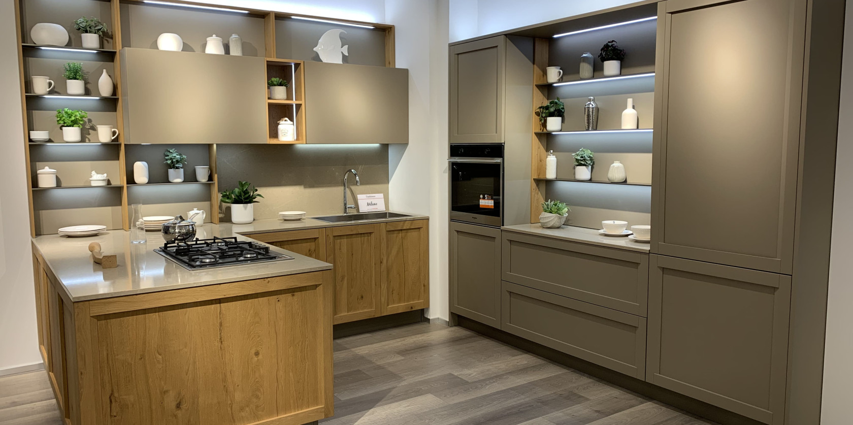 Cucina con penisola modello MILANO