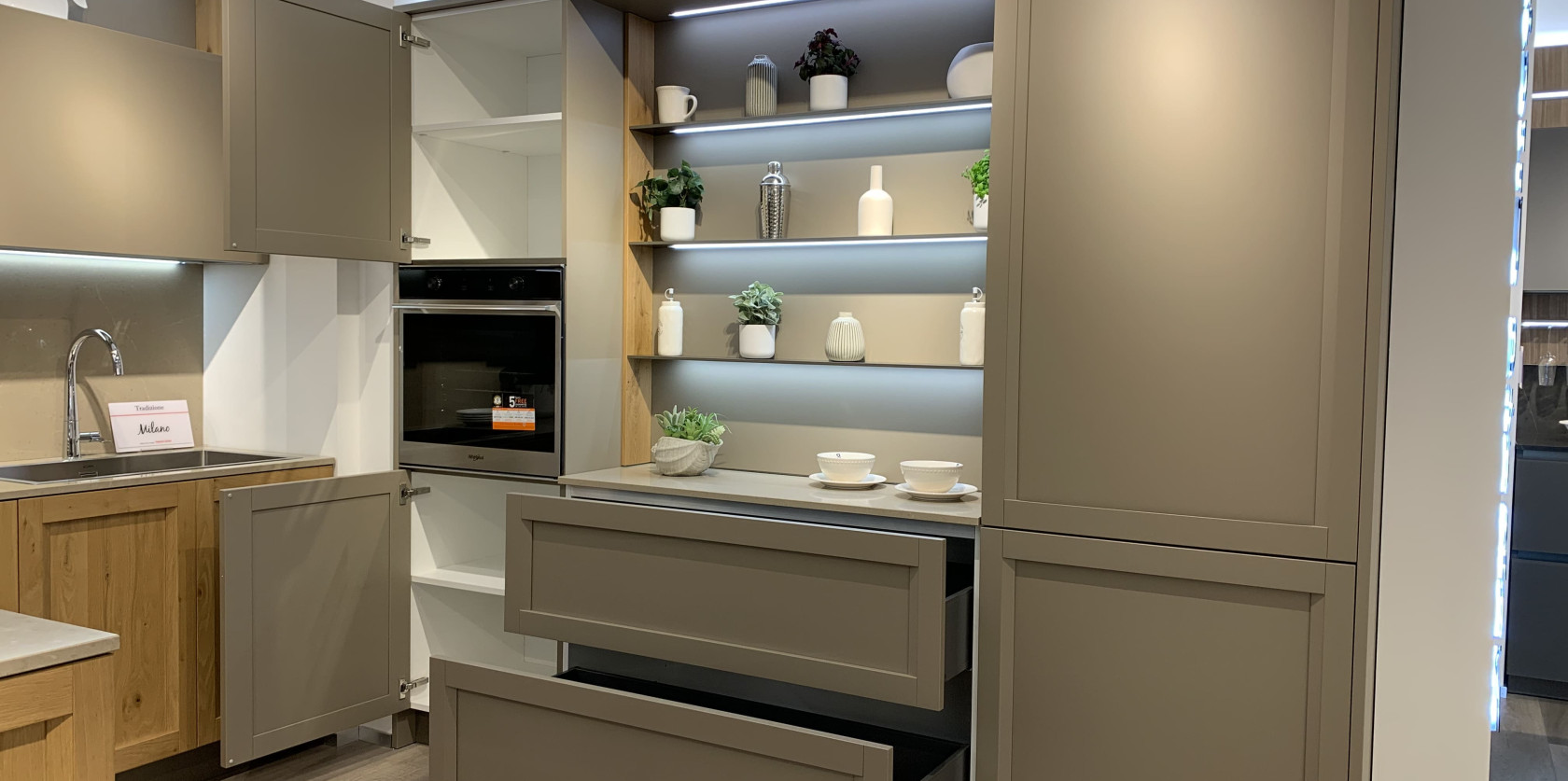 Cucina con penisola modello MILANO