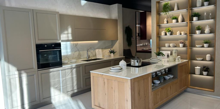 VENETA CUCINE - MILANO