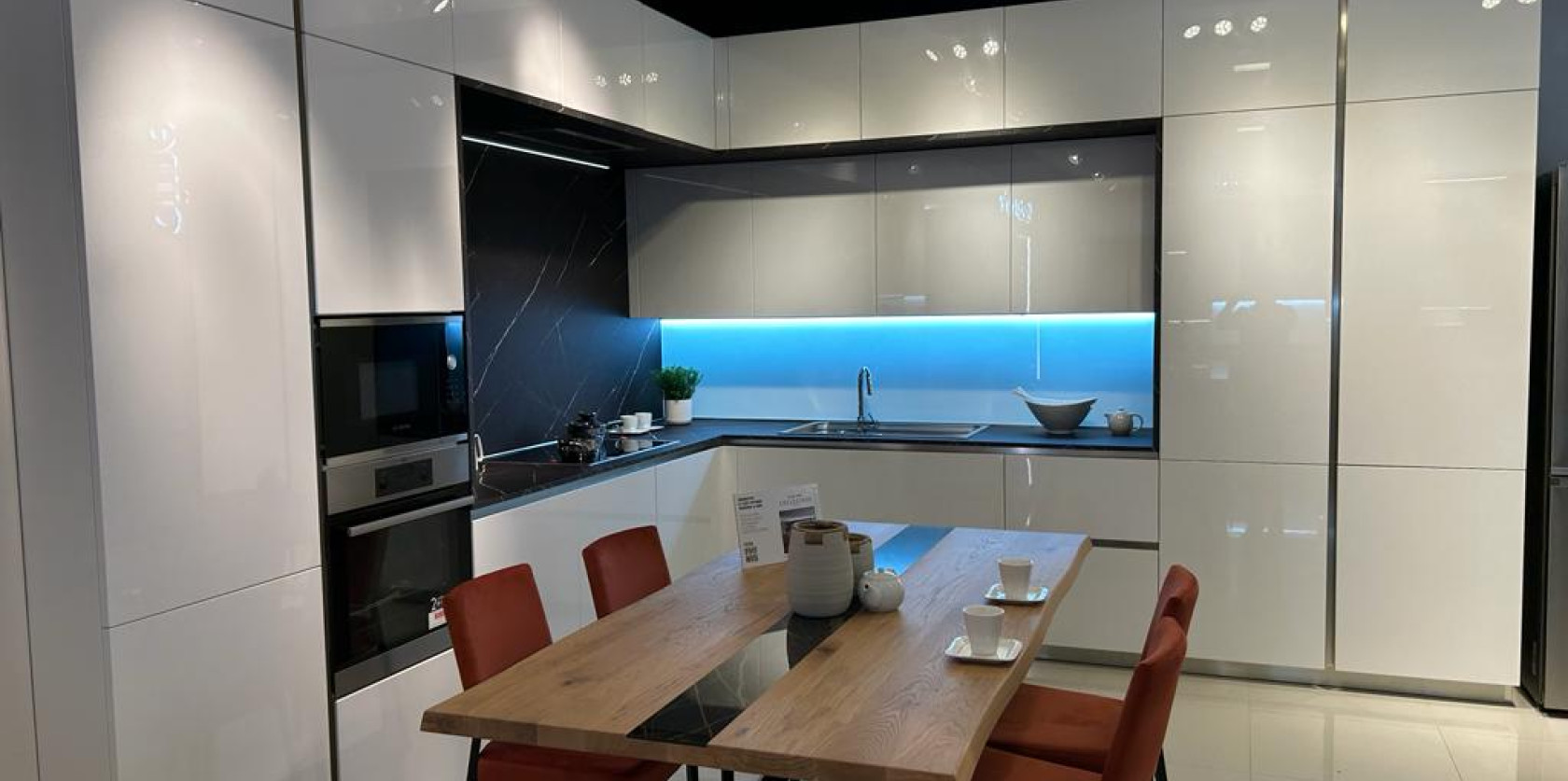 VENETA CUCINE - LOUNGE LACCATO LUCIDO