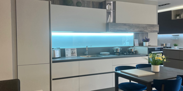 VENETA CUCINE - START TIME J PRO