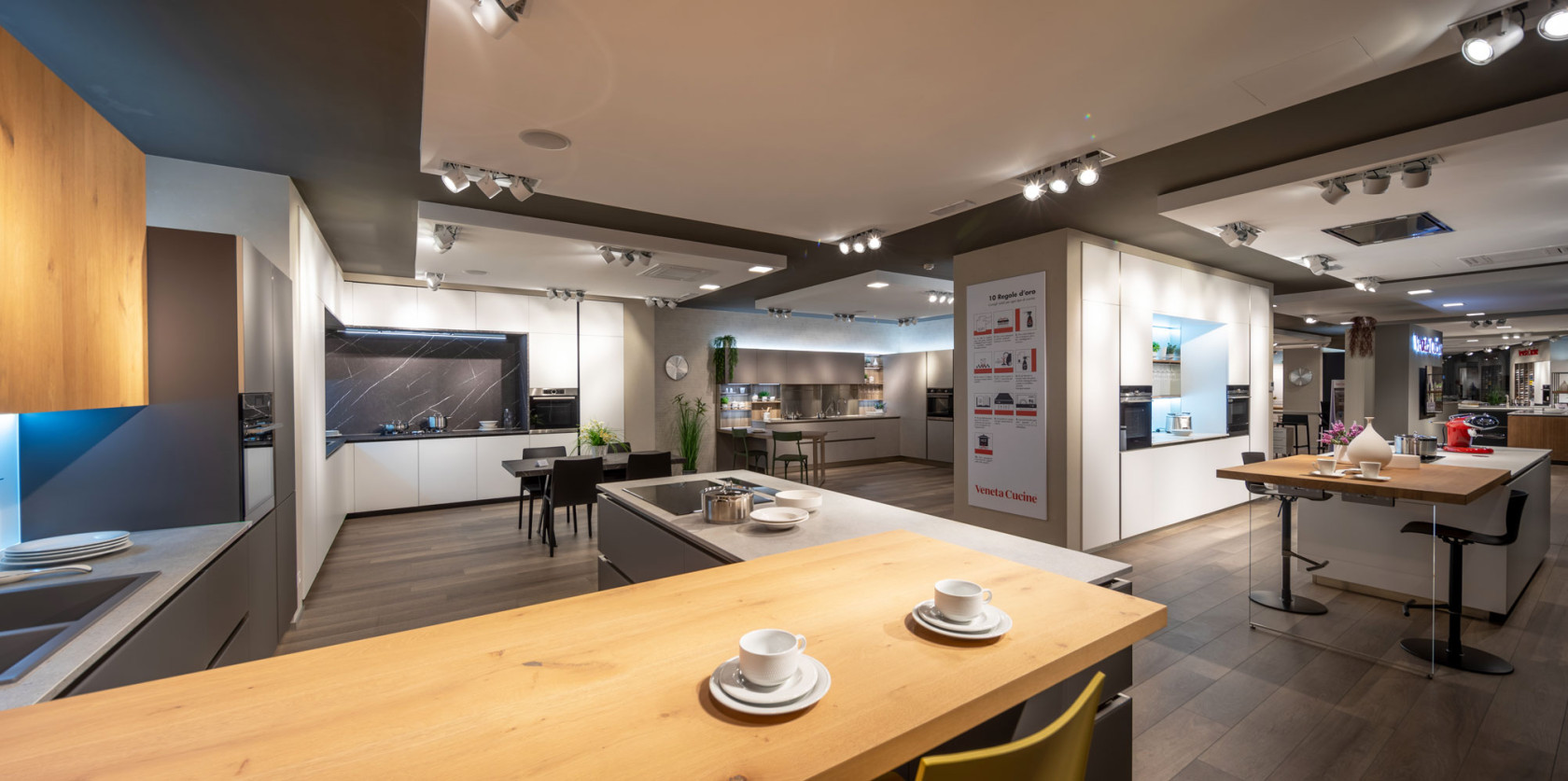 Lounge Pro Laccato Opaco