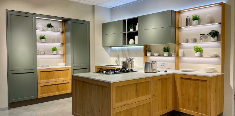 VENETA CUCINE - MILANO
