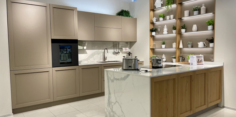 VENETA CUCINE - MILANO