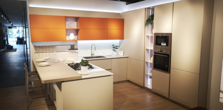 LOUNGE LACCATO OPACO