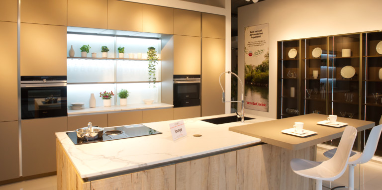 Veneta Cucine - Modello Lounge Vetro