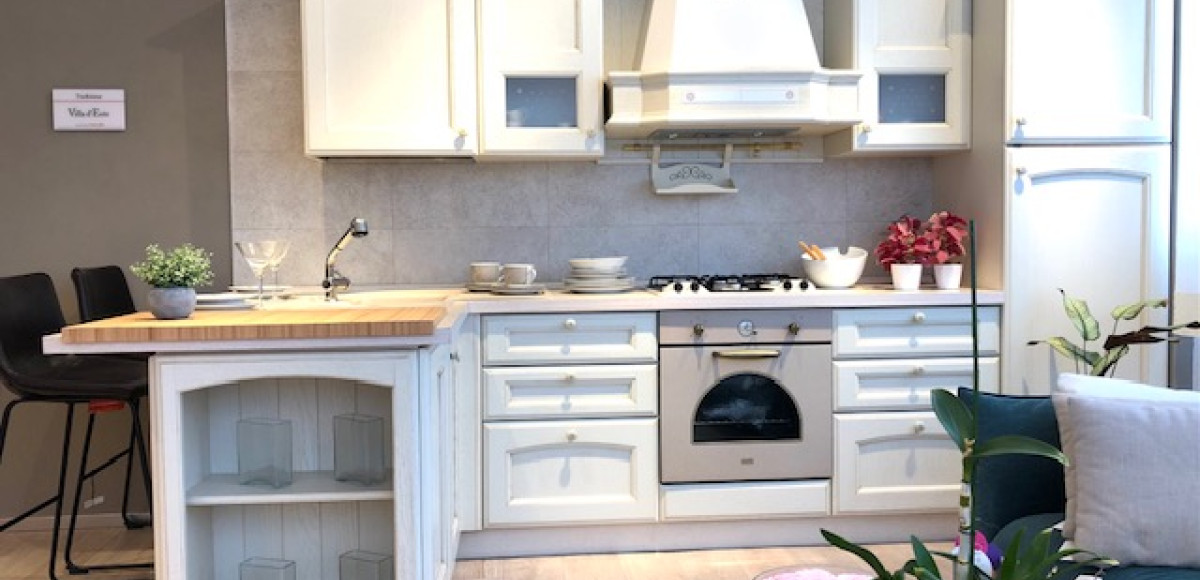 Cucina Villa D'Este in legno anticato avorio a poro aperto