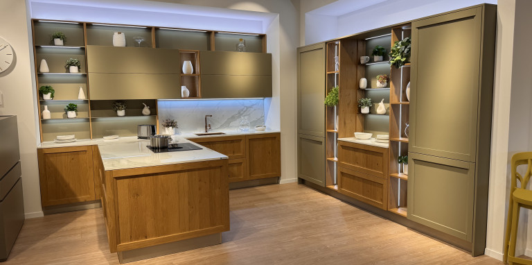 VENETA CUCINE-MILANO