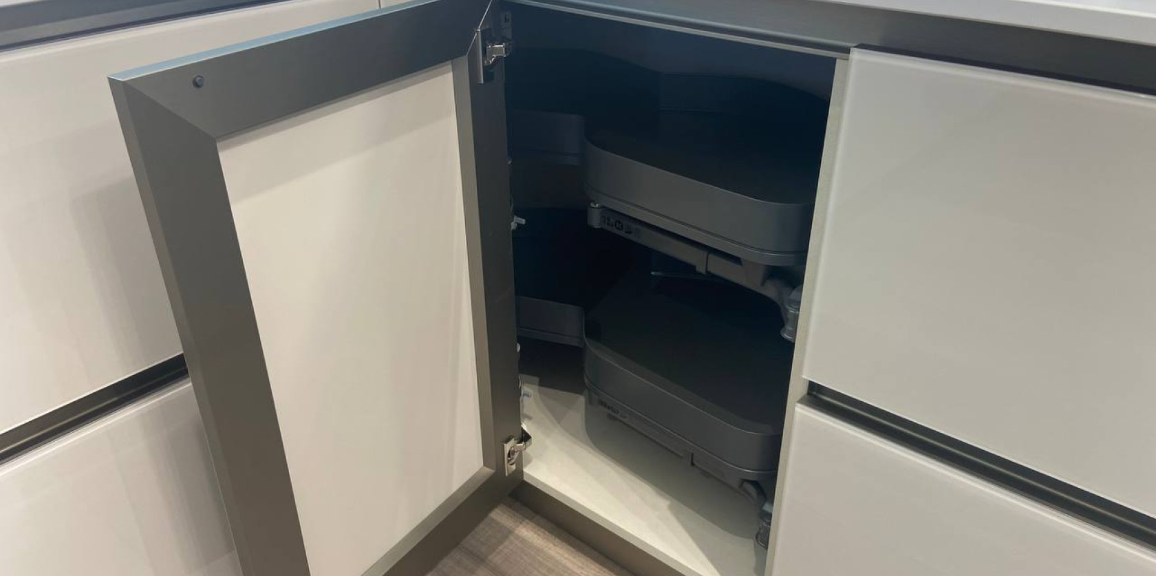 Cucina con penisola modello RIFLEX