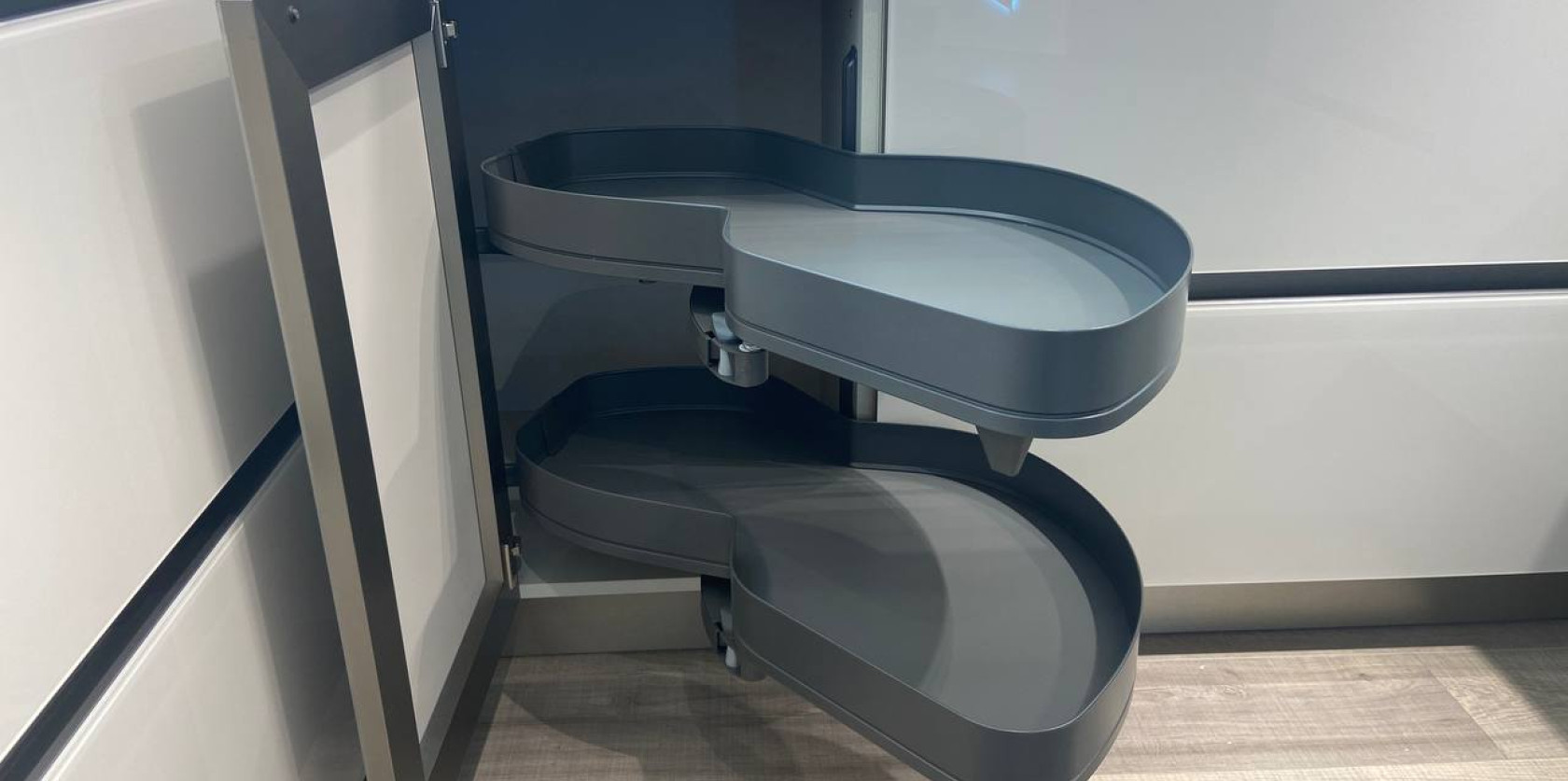 Cucina con penisola modello RIFLEX