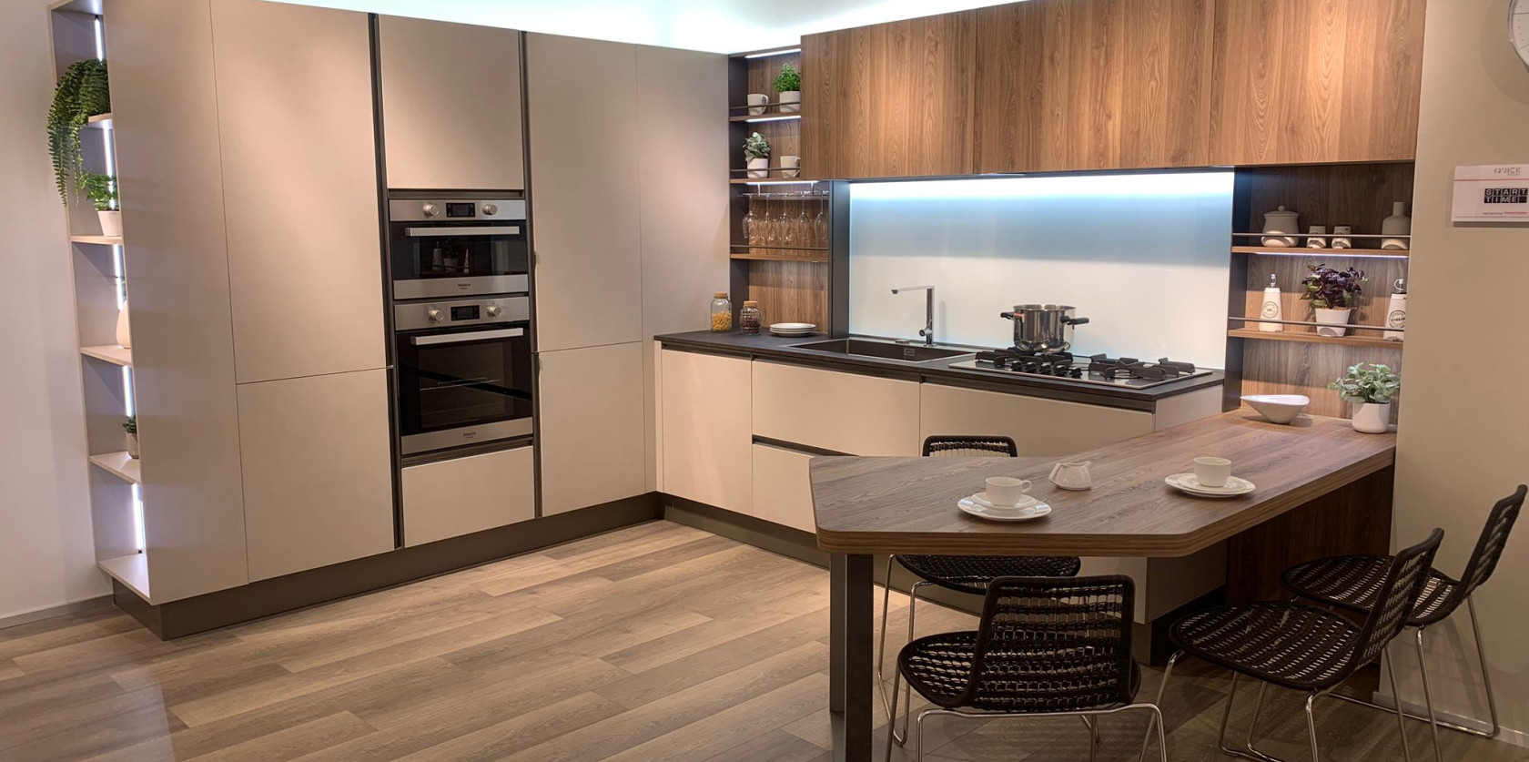Cucina ad angolo con snack modello START TIME PRESA