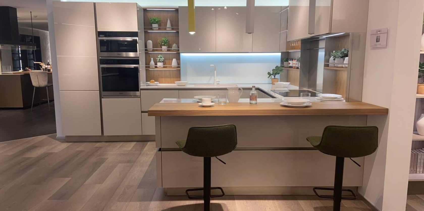 Cucina con penisola modello RIFLEX