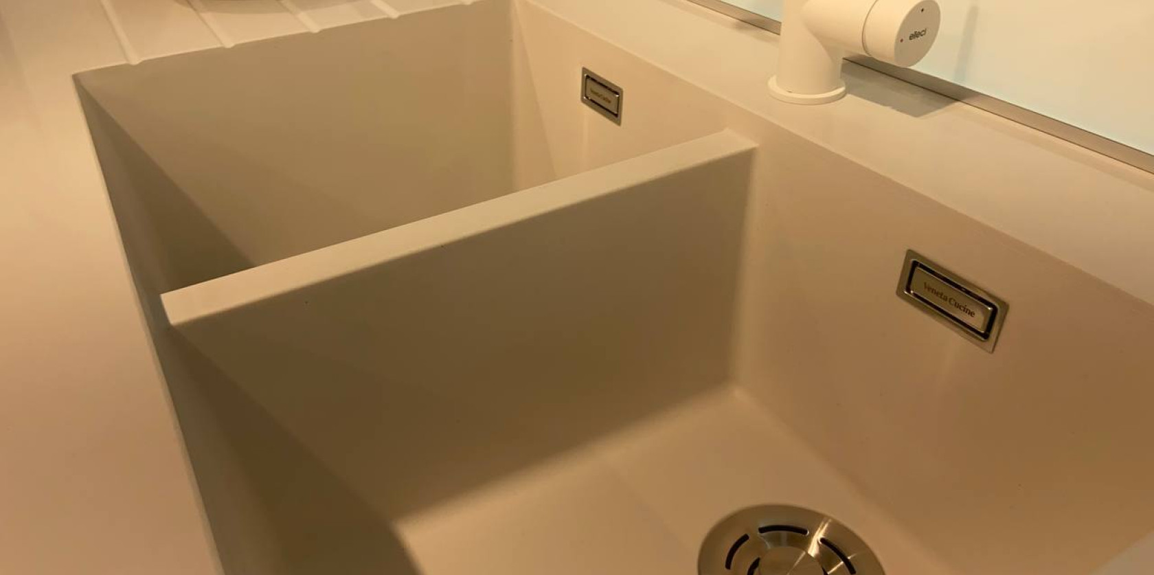 Cucina con penisola modello RIFLEX