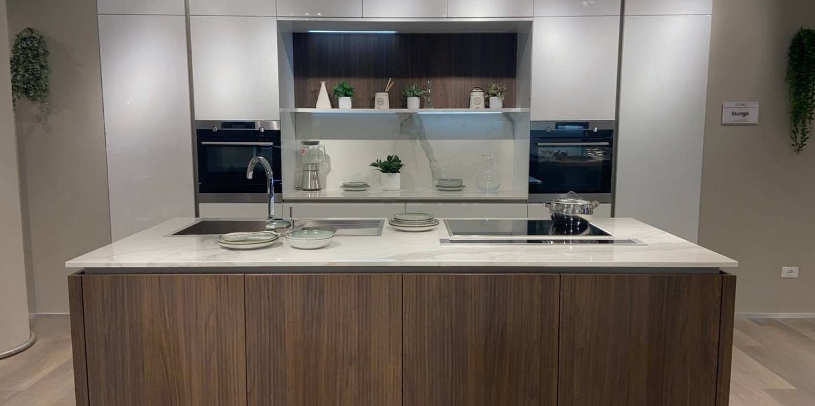 Cucina con isola modello LOUNGE-BIANCA