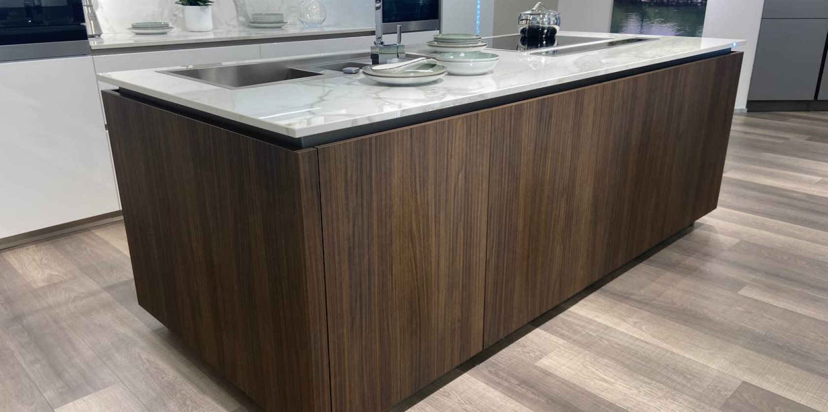 Cucina con isola modello LOUNGE-BIANCA