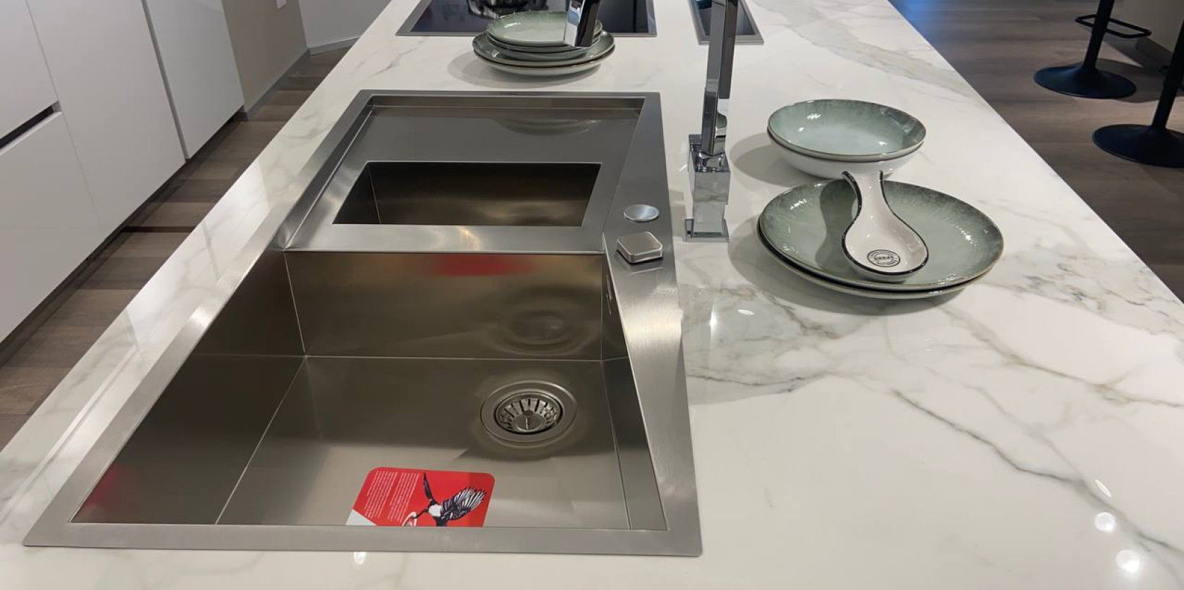 Cucina con isola modello LOUNGE-BIANCA