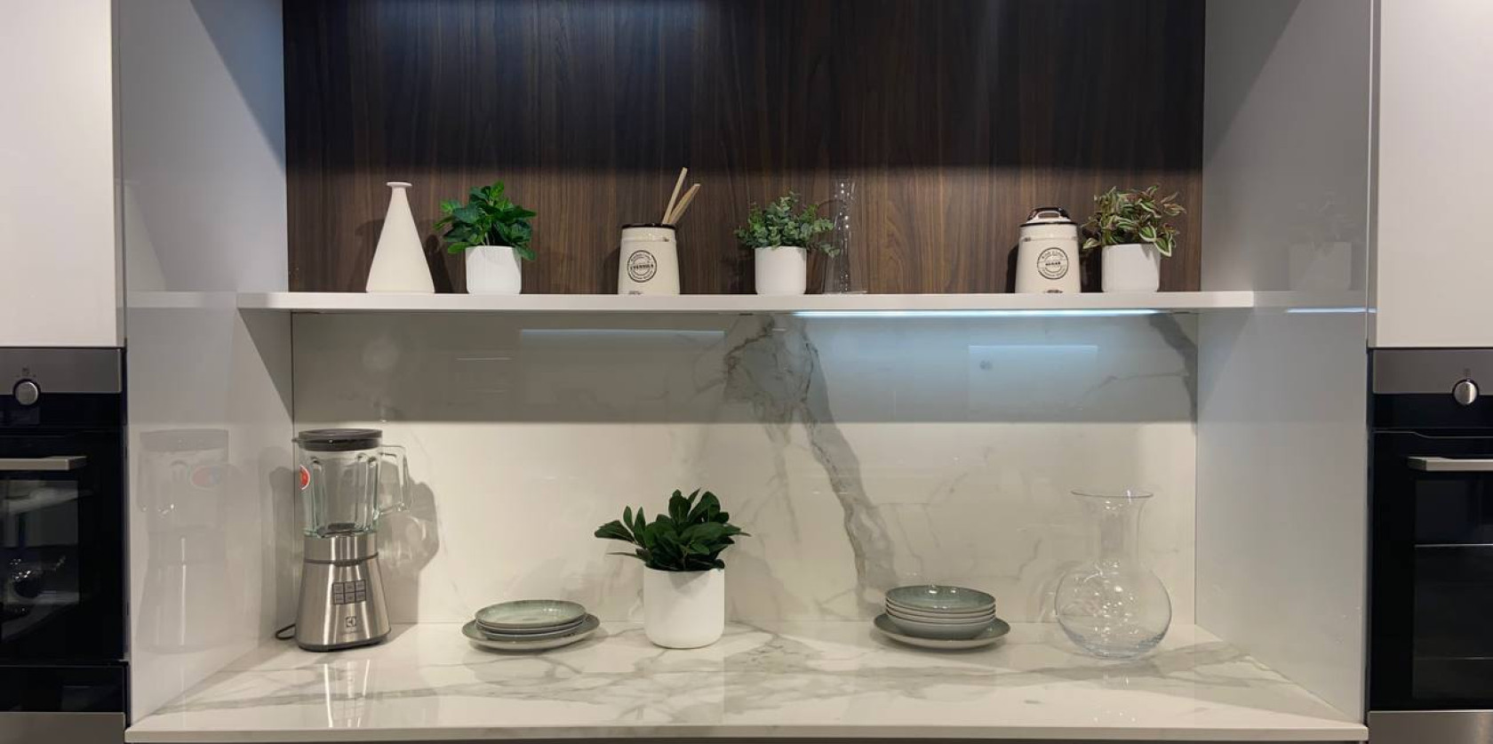 Cucina con isola modello LOUNGE-BIANCA