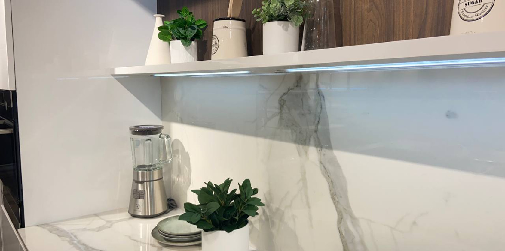 Cucina con isola modello LOUNGE-BIANCA