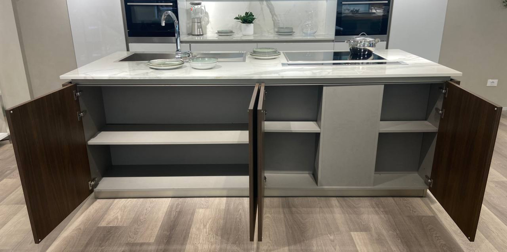 Cucina con isola modello LOUNGE-BIANCA