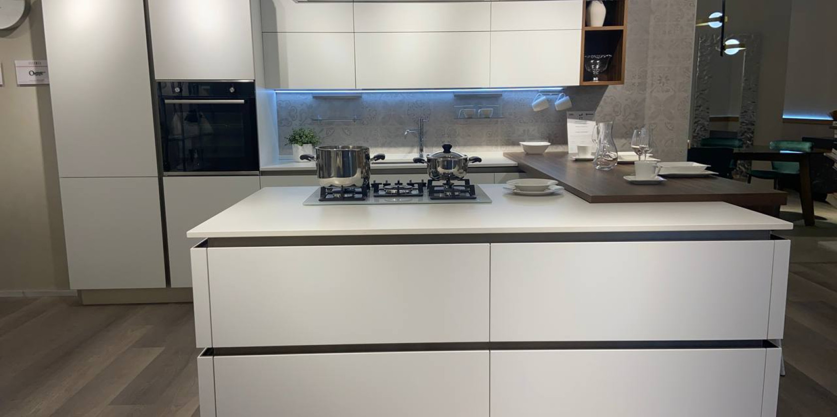 Cucina con isola modello OYSTER PRO