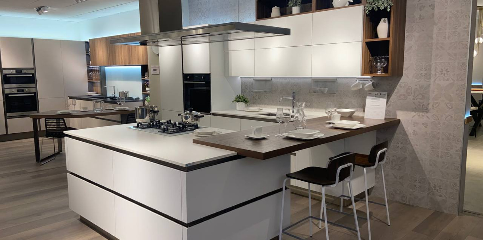 Cucina con isola modello OYSTER PRO