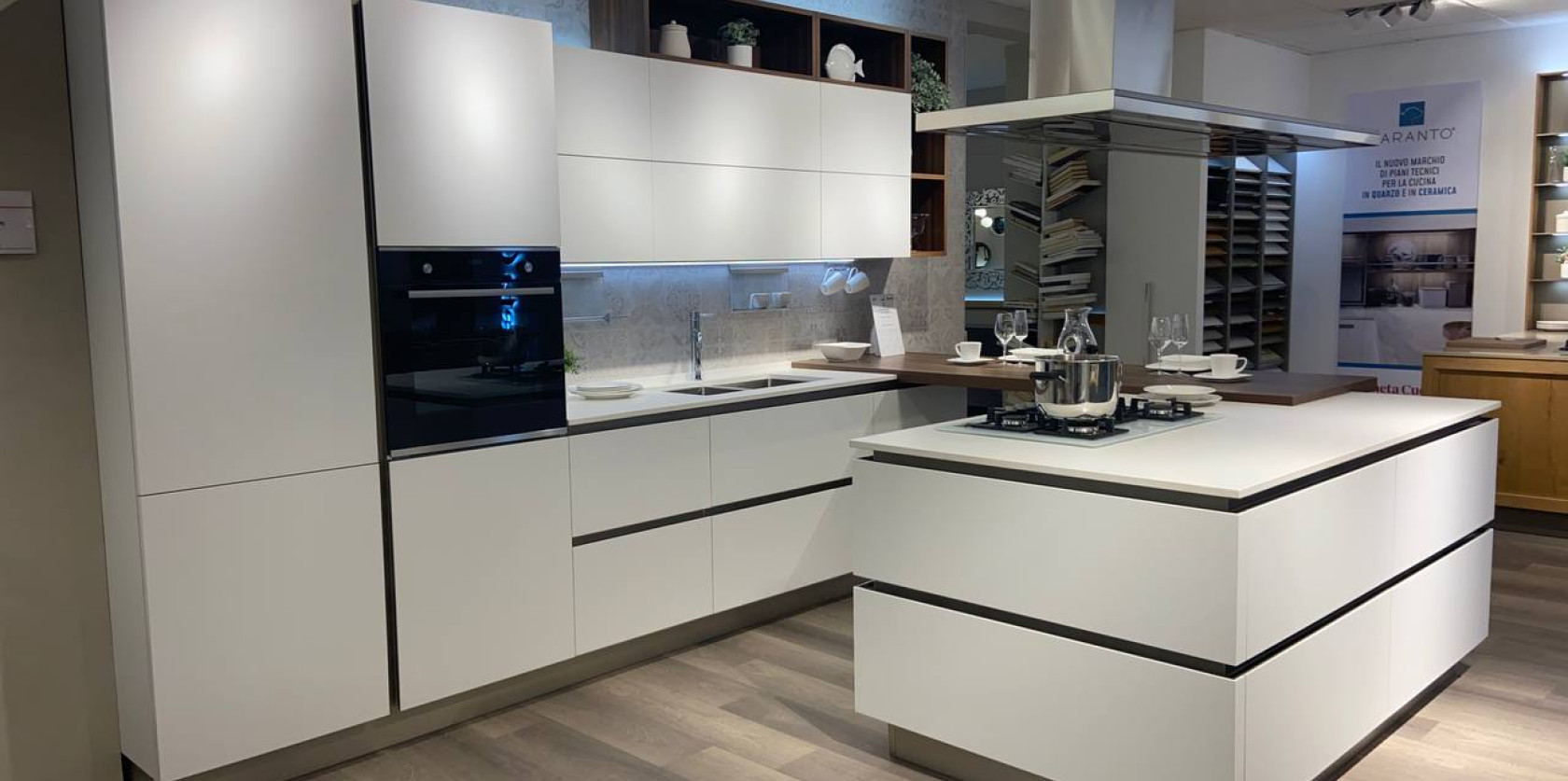 Cucina con isola modello OYSTER PRO