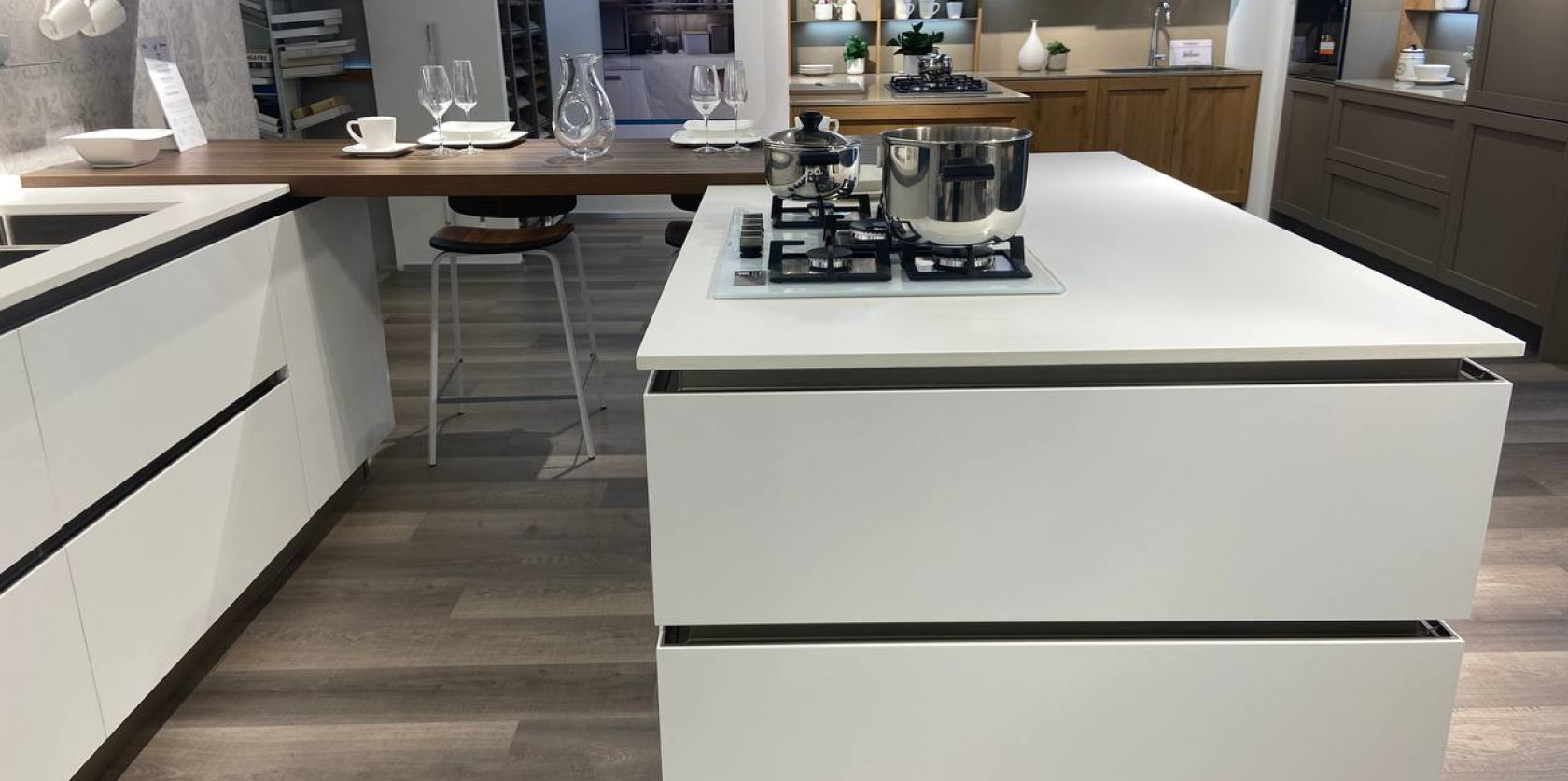 Cucina con isola modello OYSTER PRO