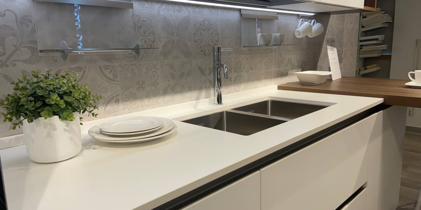 Cucina con isola modello OYSTER PRO