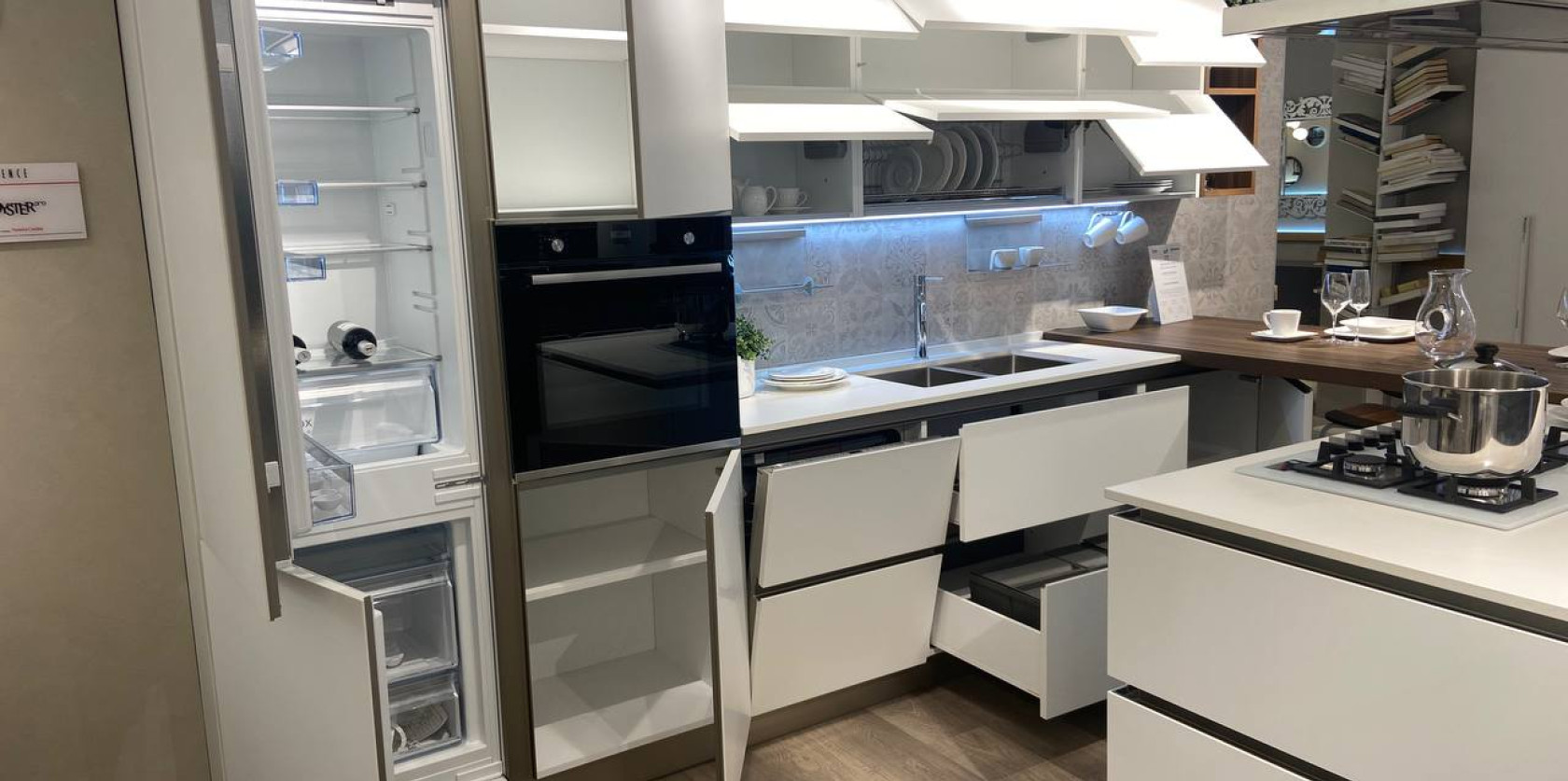 Cucina con isola modello OYSTER PRO