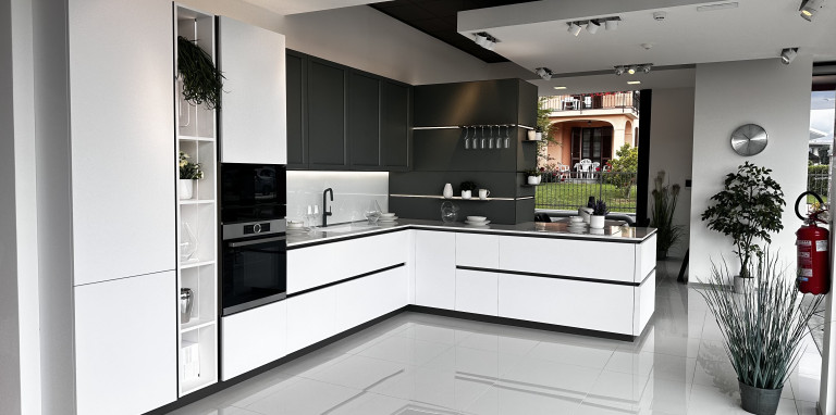 Veneta Cucine - Modello Lounge + Convivio