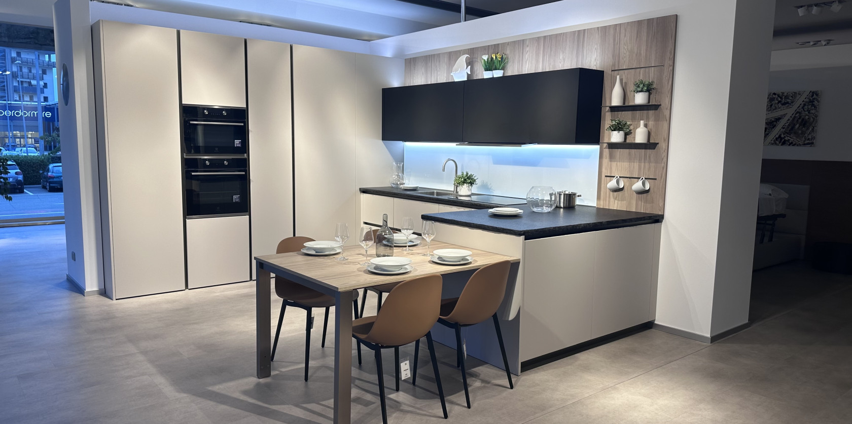 LOUNGE LACCATA OPACA