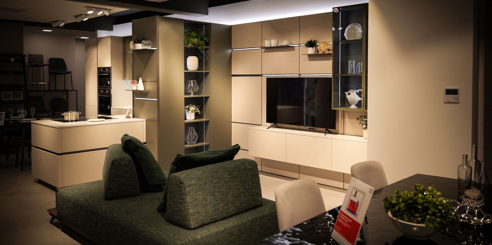 Veneta Cucine - modello Convivio e modello Iconica