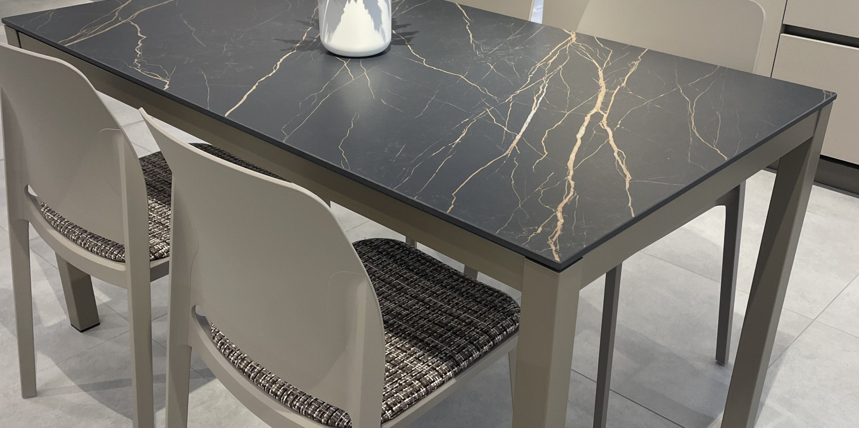 Veneta Cucine - TAVOLO E SEDIE