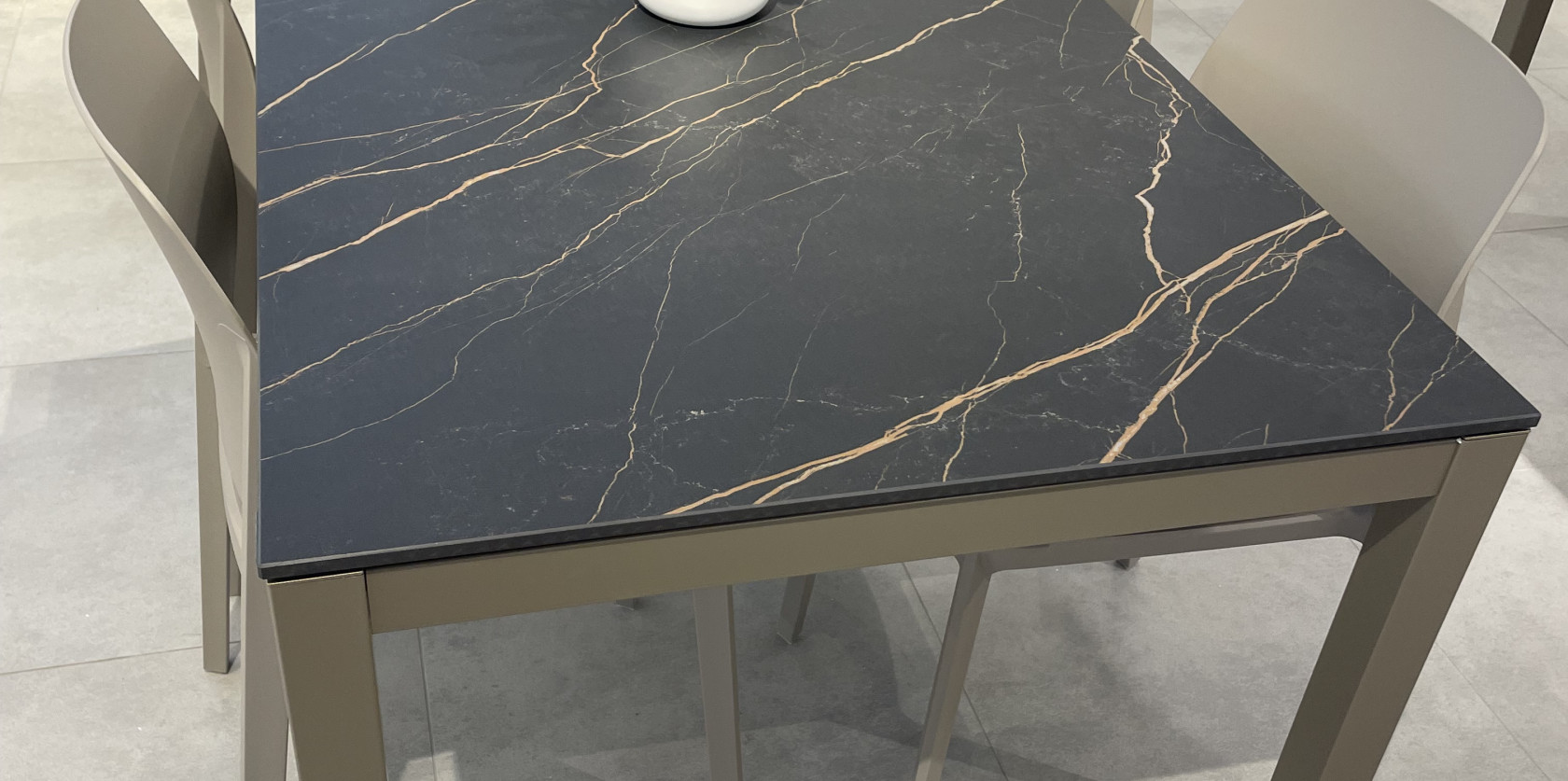 Veneta Cucine - TAVOLO E SEDIE