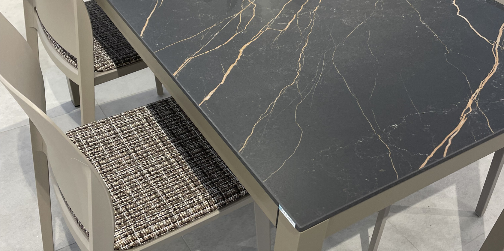 Veneta Cucine - TAVOLO E SEDIE