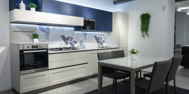 Cucina lineare forno rialzato