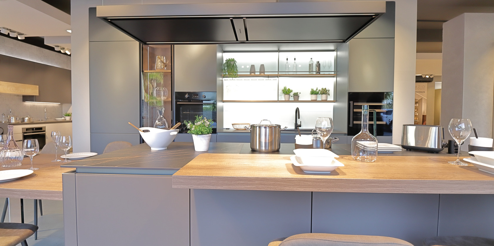 LOUNGE LACCATO + VETRO