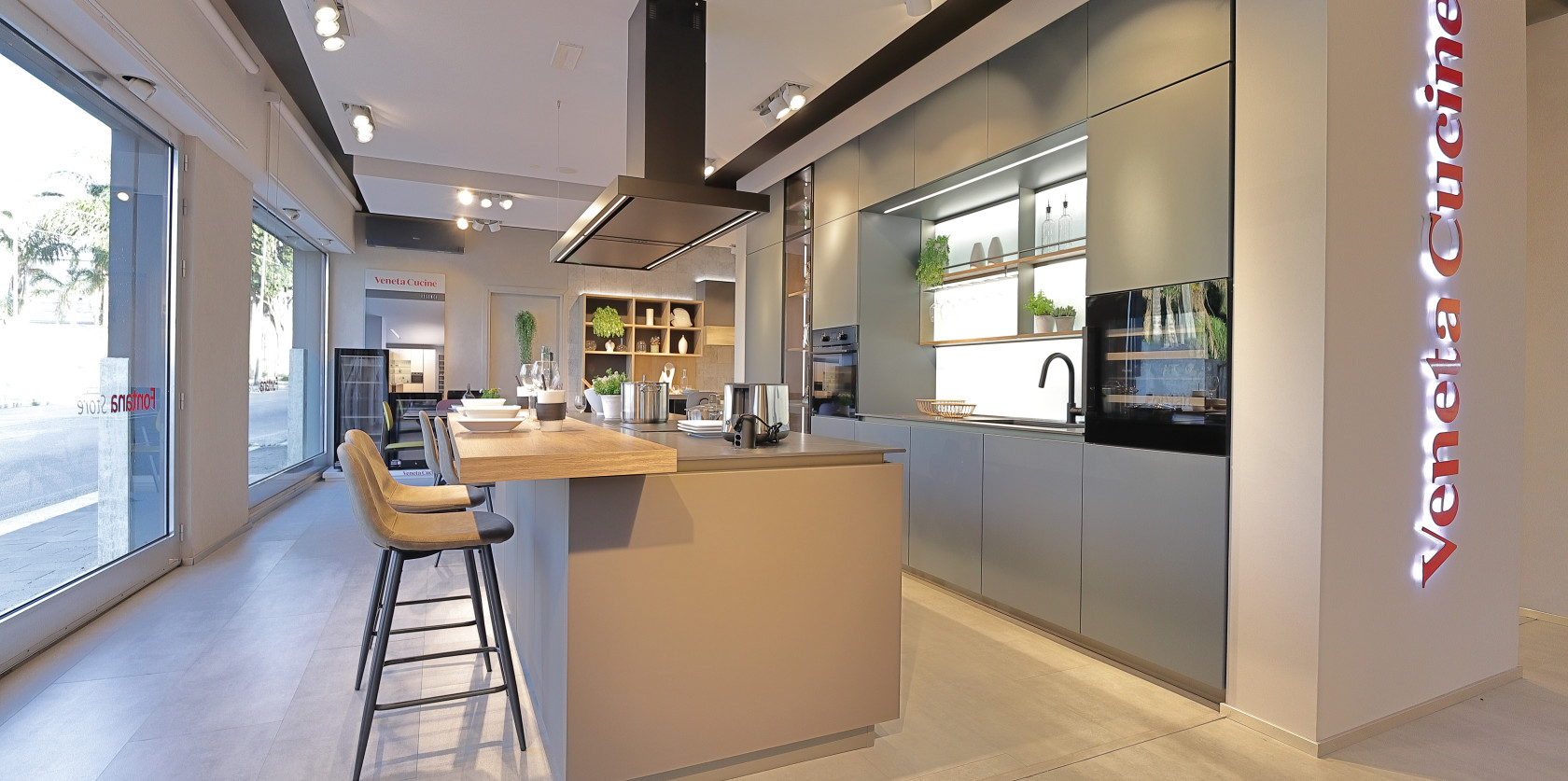 LOUNGE LACCATO + VETRO