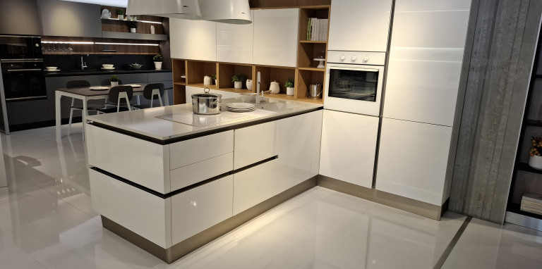 VENETA CUCINE mod. OYSTER J PRO