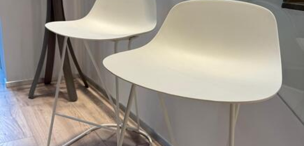 2 sgabelli modello Virgola Dandy