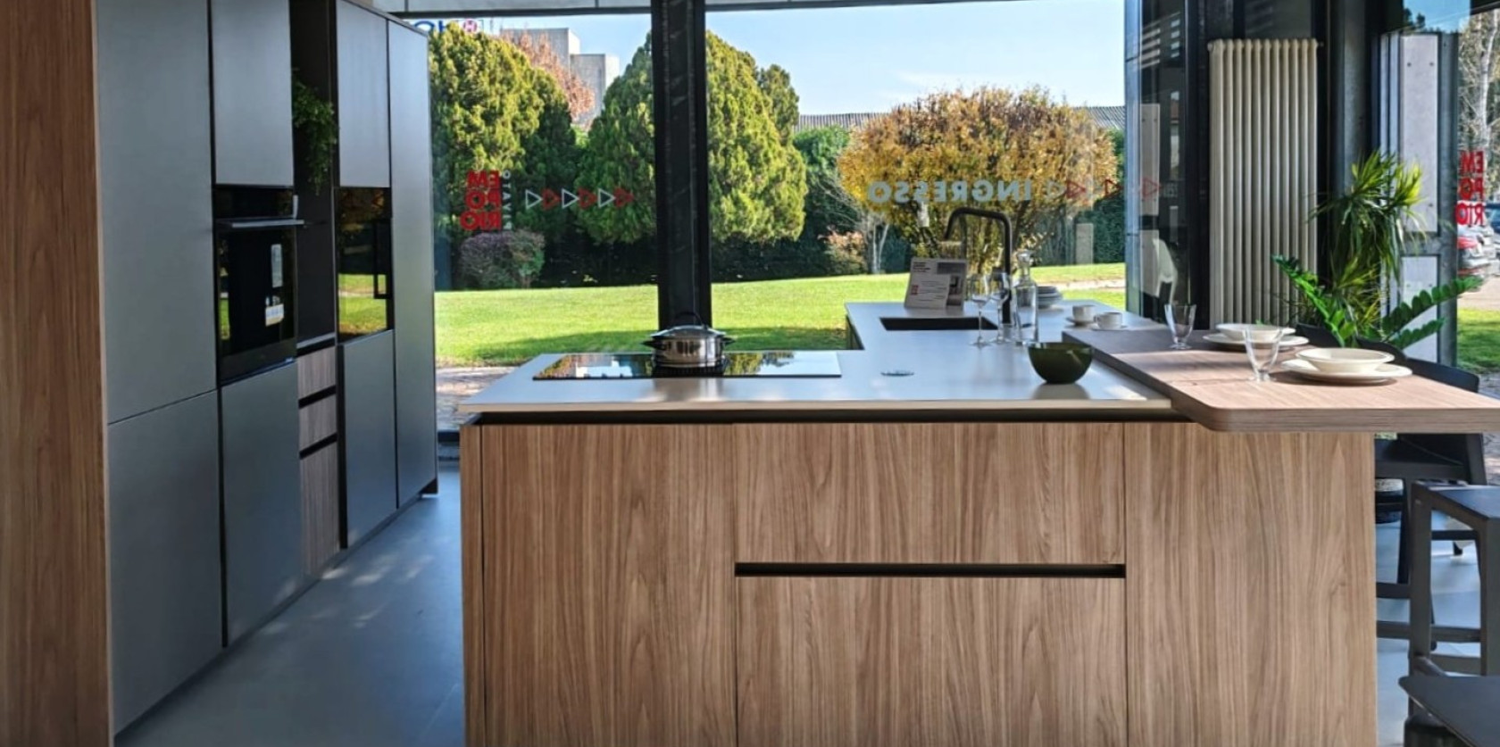 Veneta Cucine- Modello  LOUNGE LACCATO OPACO e DEK