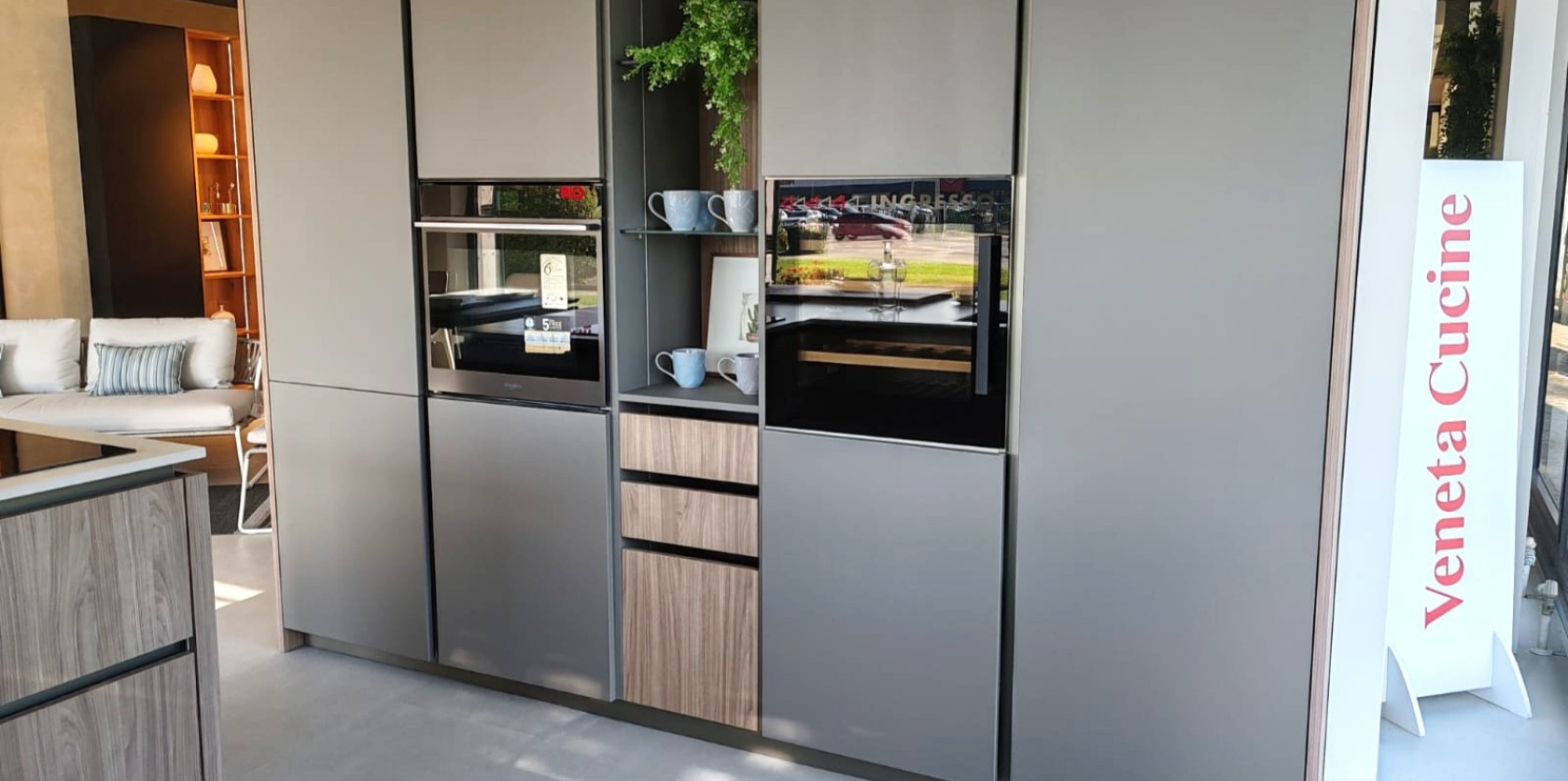 Veneta Cucine- Modello  LOUNGE LACCATO OPACO e DEK