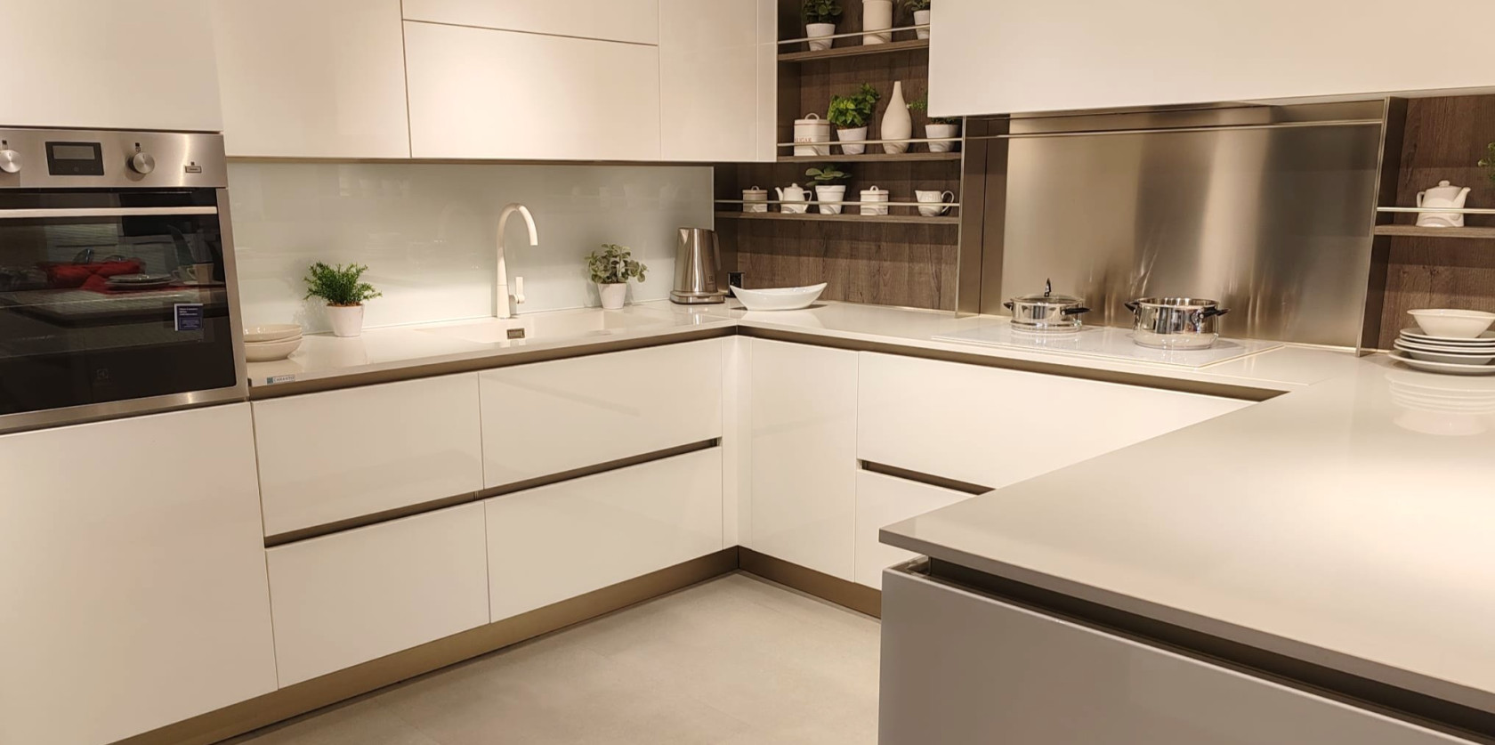 Veneta Cucine - Modello OYSTER LACCATO LUCIDO 